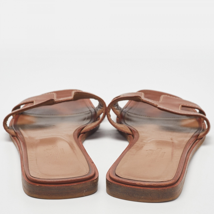مملوكة مسبقًا Hermes Brown Leather Oran Flat Slides Size 38.5