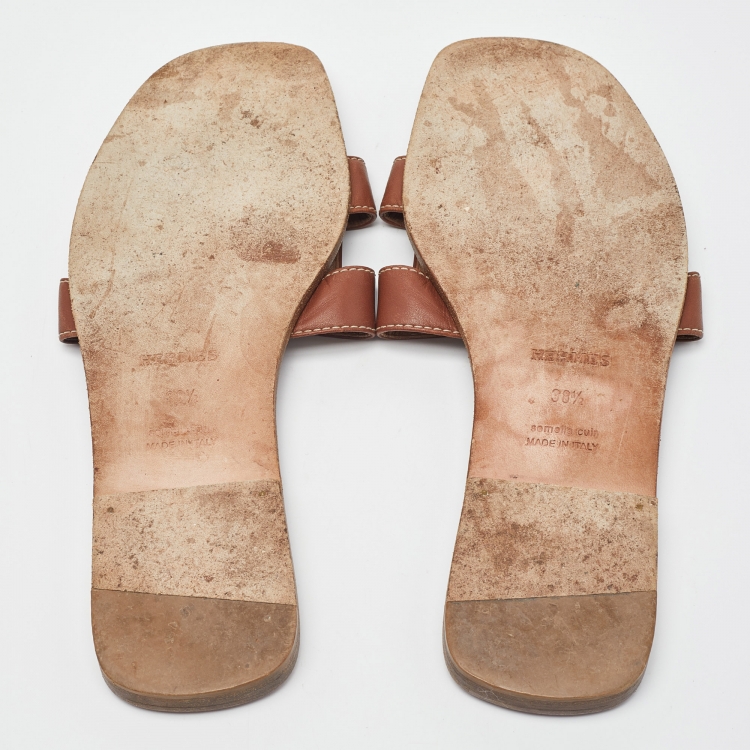 مملوكة مسبقًا Hermes Brown Leather Oran Flat Slides Size 38.5
