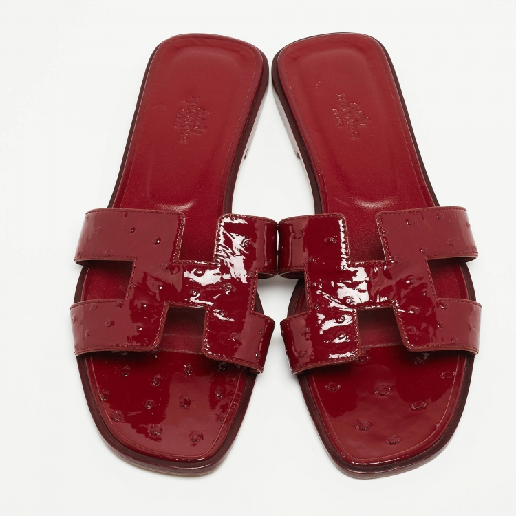 Pre Owned Hermes Burgundy Ostrich Embossed Leather Oran Flat Slides Size 39.5