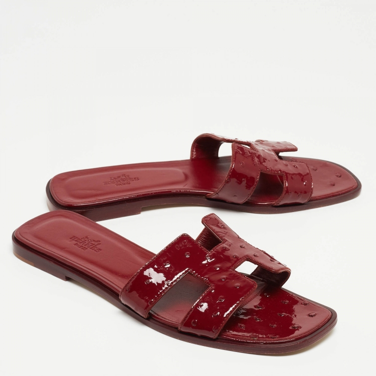 Pre Owned Hermes Burgundy Ostrich Embossed Leather Oran Flat Slides Size 39.5