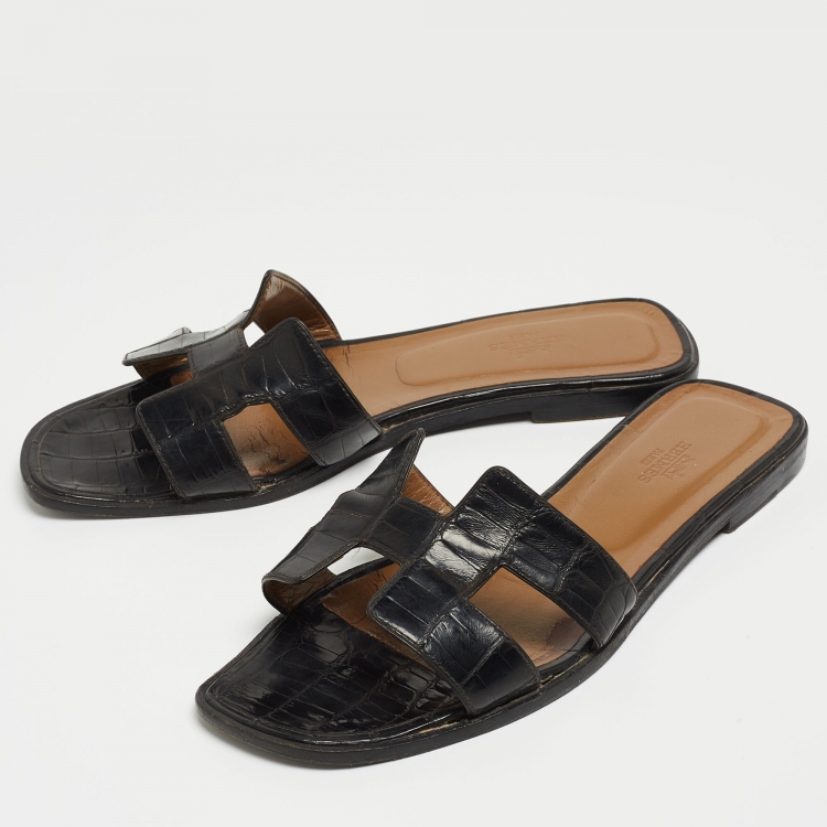 مملوكة مسبقًا Hermes Black Alligator Oran Flat Slides Size 39.5
