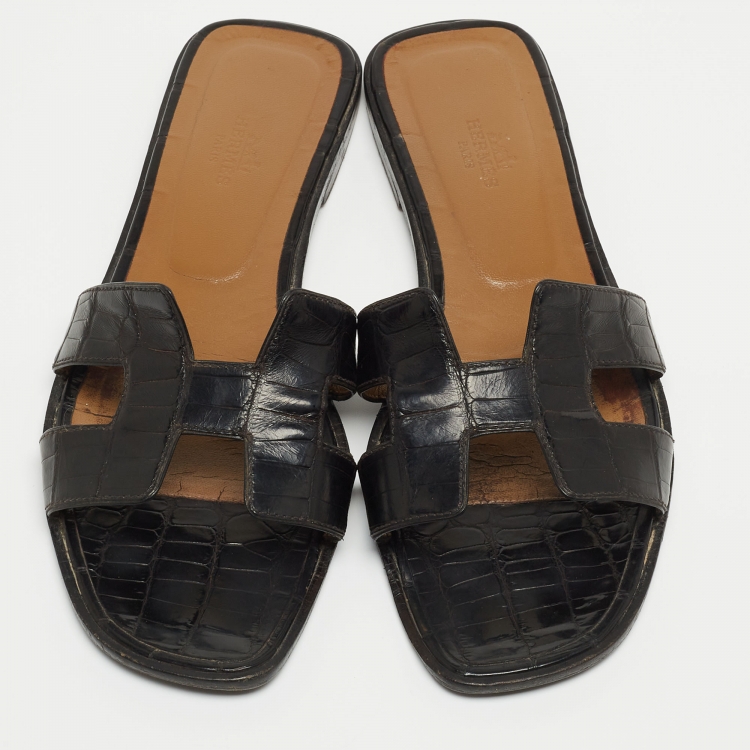 مملوكة مسبقًا Hermes Black Alligator Oran Flat Slides Size 39.5