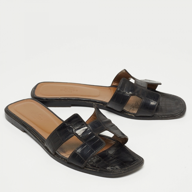 مملوكة مسبقًا Hermes Black Alligator Oran Flat Slides Size 39.5