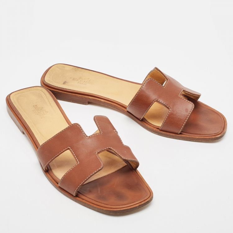 Pre Owned Hermes Brown Leather Oran  Flat Slides Size 39.5