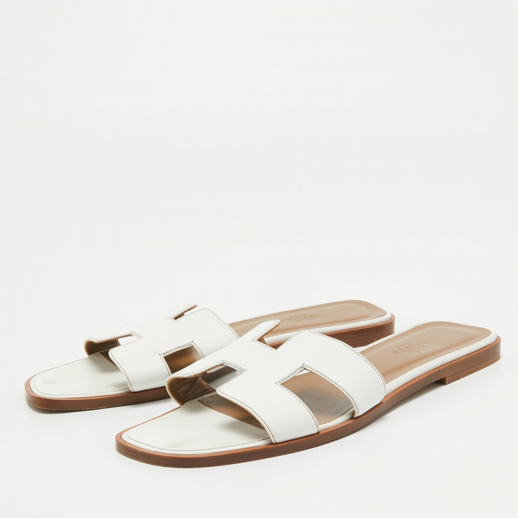 Pre Owned Hermes White Leather Oran Flat Slides Size 39 