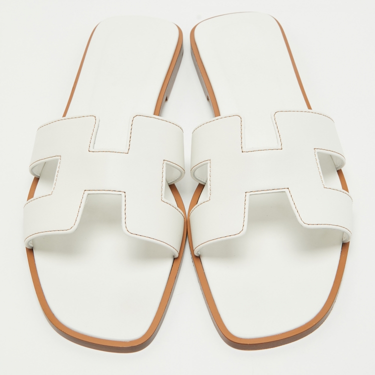 Pre Owned Hermes White Leather Oran Flat Slides Size 39