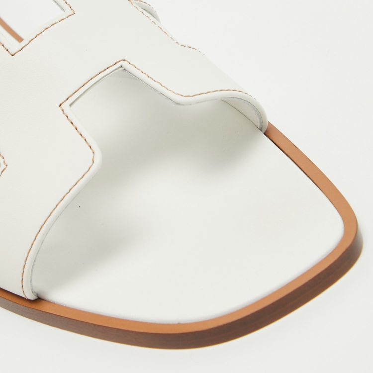 Pre Owned Hermes White Leather Oran Flat Slides Size 39