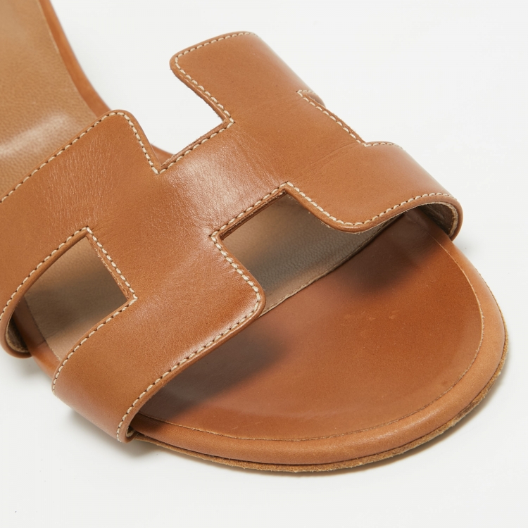 مملوكة مسبقًا Hermes Brown Leather Oasis Slide Sandals Size 39.5