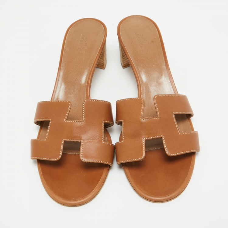 مملوكة مسبقًا Hermes Brown Leather Oasis Slide Sandals Size 39.5