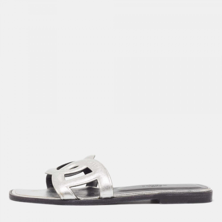 Pre Owned Hermes Silver Leather Omaha Flat Slides Size 37