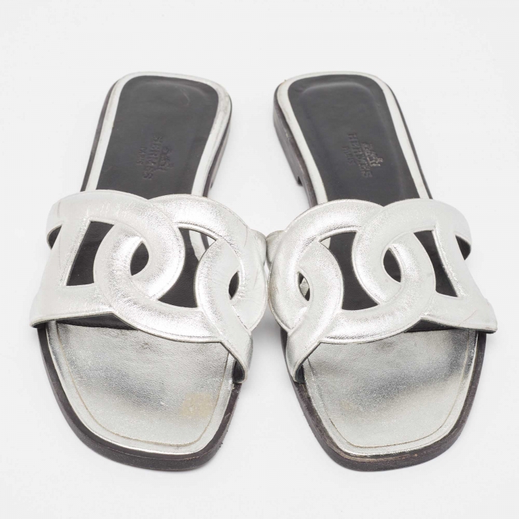 Pre Owned Hermes Silver Leather Omaha Flat Slides Size 37