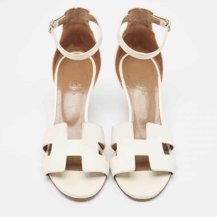مملوكة مسبقًا Hermes White Leather Legend Wedge Ankle Strap Sandals Size 37.5