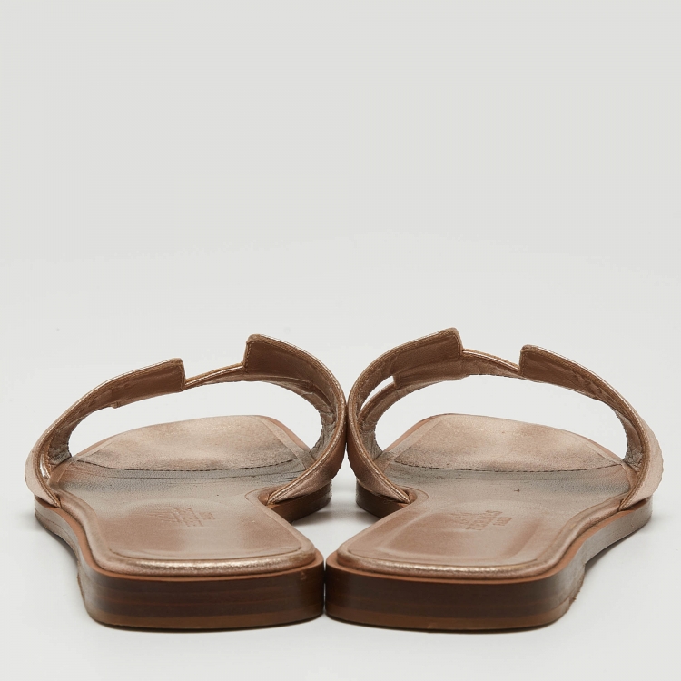 Pre Owned Hermes Metallic Rose Gold Leather Oran Flat Slides Size 36.5