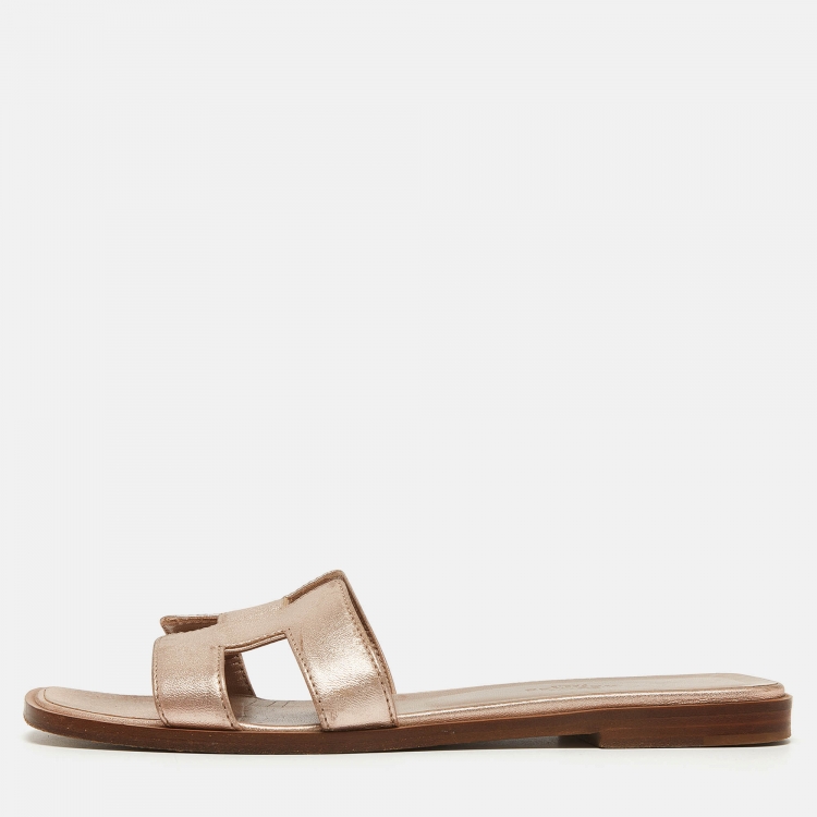 Pre Owned Hermes Metallic Rose Gold Leather Oran Flat Slides Size 36.5