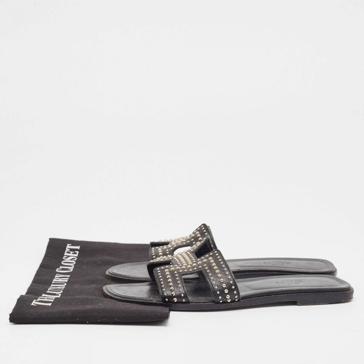 Pre Owned Hermes Black Studded Leather Oran Flat Slides Size 39