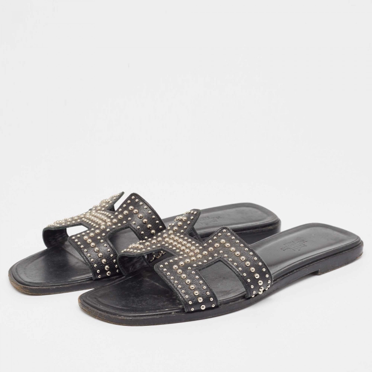 Pre Owned Hermes Black Studded Leather Oran Flat Slides Size 39