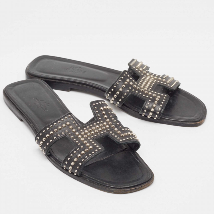 Pre Owned Hermes Black Studded Leather Oran Flat Slides Size 39