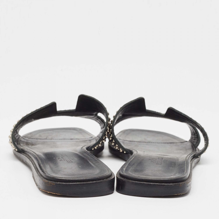 Pre Owned Hermes Black Studded Leather Oran Flat Slides Size 39