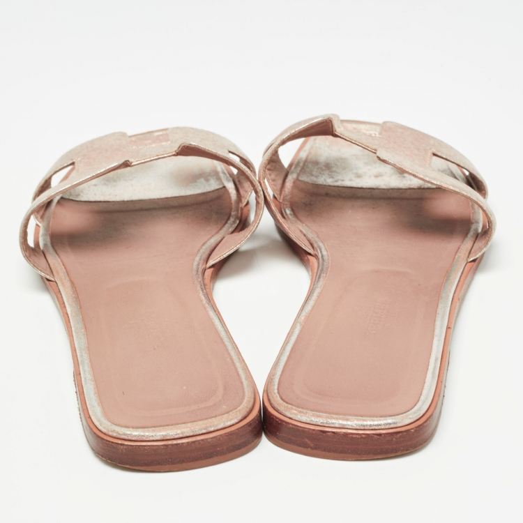 Pre Owned Hermès Metallic Pink Leather Oran Flat Slides Size 39.5 