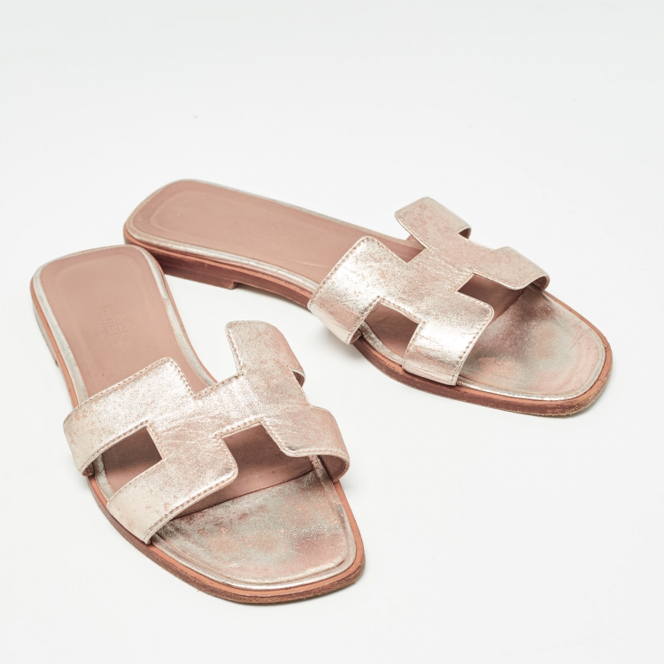Pre Owned Hermès Metallic Pink Leather Oran Flat Slides Size 39.5 