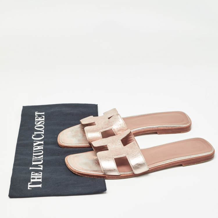 Pre Owned Hermès Metallic Pink Leather Oran Flat Slides Size 39.5 