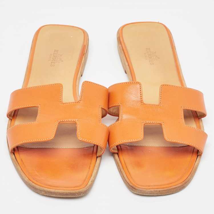 مملوكة مسبقًا Hermes Orange Leather Oran Flat Slides Size 41