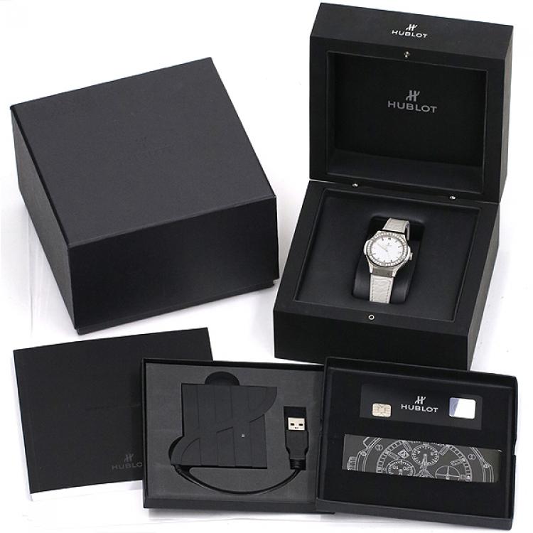 Pre Owned Hublot White Titanium Diamond Classic Fusion Women's Wristwatch 32MM