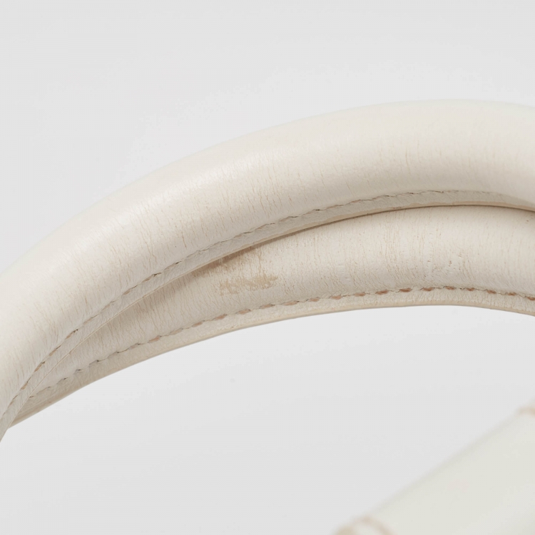 مملوكة مسبقًا Jacquemus White Leather Le Chiquito Noeud Top Handle Bag