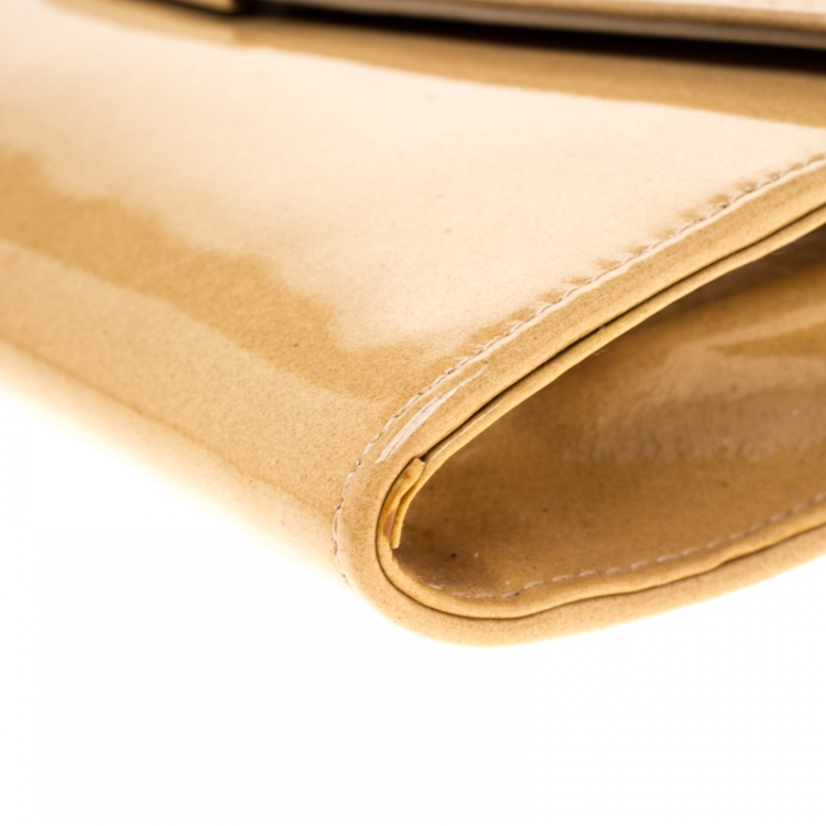 م�ملوكة مسبقًا Jimmy Choo Beige Patent Leather Riane Clutch