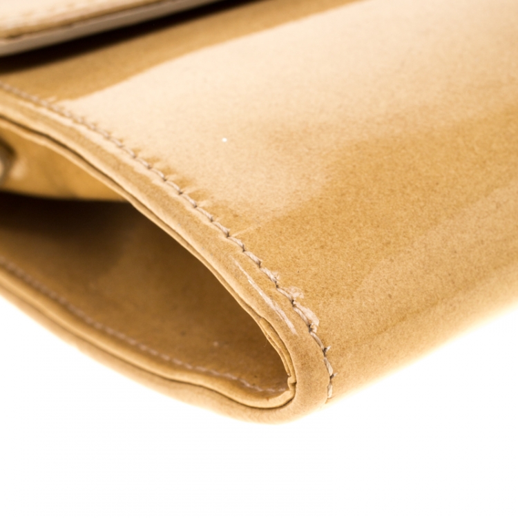 مملوكة مسبقًا Jimmy Choo Beige Patent Leather Riane Clutch