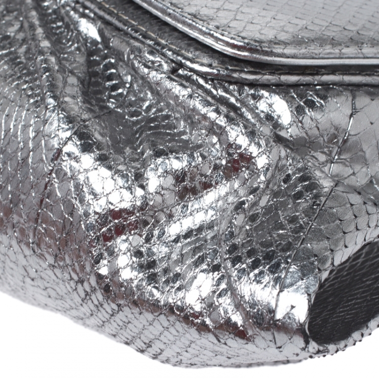 مملوكة مسبقًا Jimmy Choo Metallic Silver Snakeskin Leather Clutch