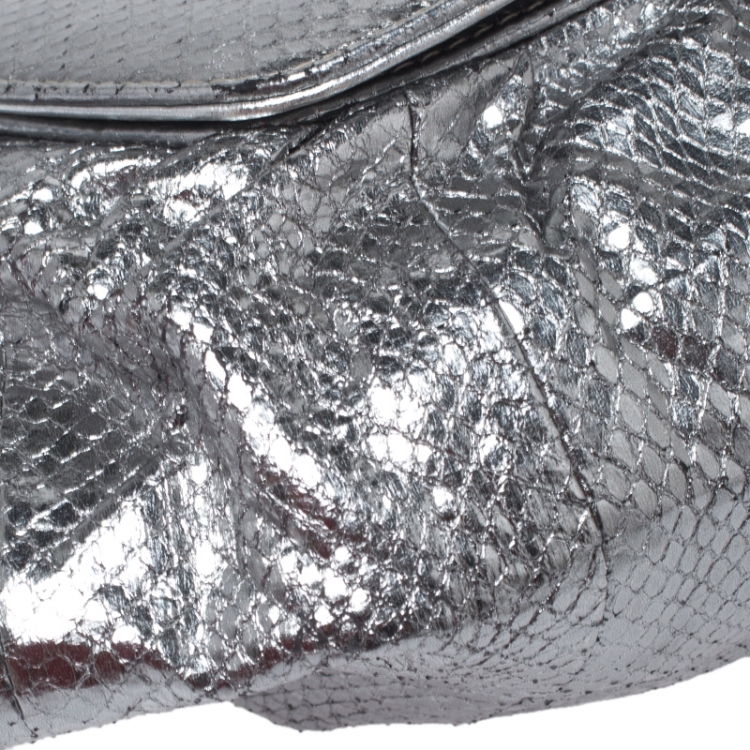 مملوكة مسبقًا Jimmy Choo Metallic Silver Snakeskin Leather Clutch