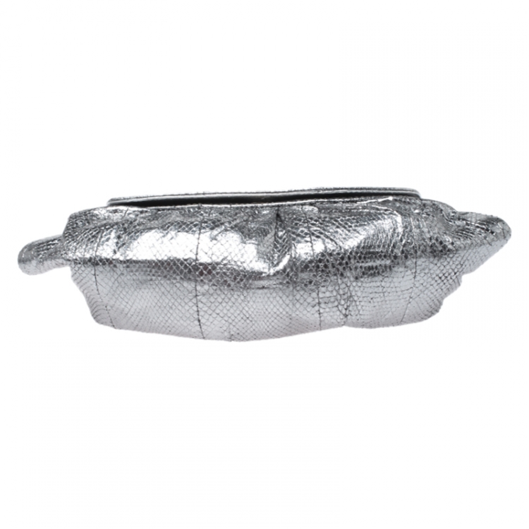 مملوكة مسبقًا Jimmy Choo Metallic Silver Snakeskin Leather Clutch
