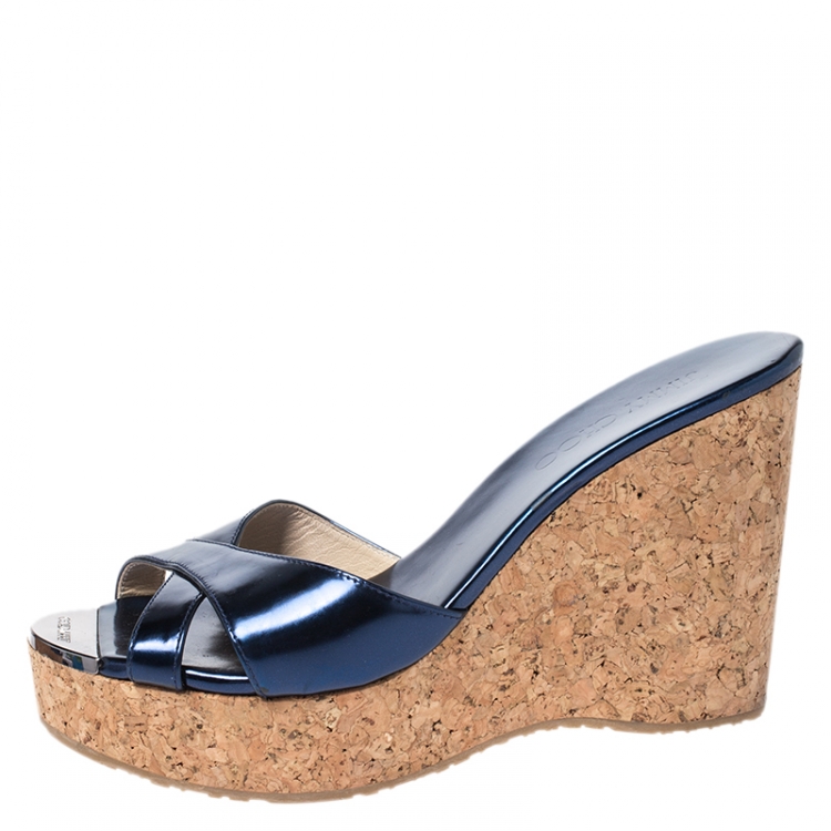 サンダル・ミュール JIMMY CHOO PERLA70 LLIC NAPPA+CORK WEDGE SANDAL Champagne Nappa Leather Wedge Sandals with Metallic Rope