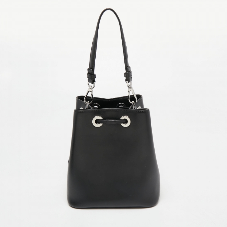 مملوكة مسبقًا Karl Lagerfeld Black Leather K/Ikonik Bucket Bag