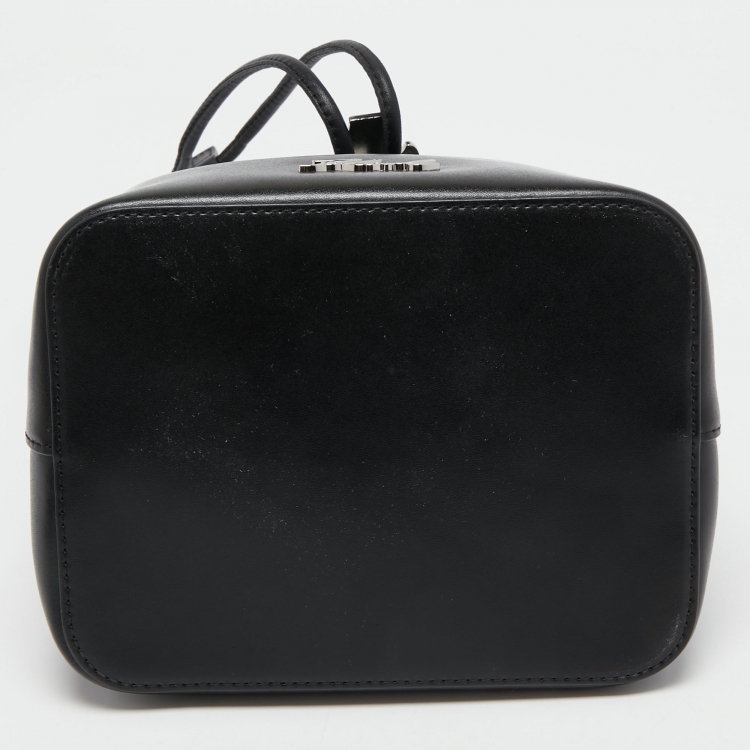 مملوكة مسبقًا Karl Lagerfeld Black Leather K/Ikonik Bucket Bag