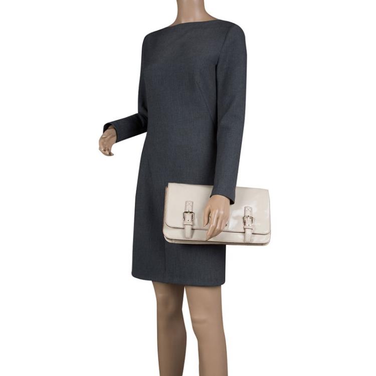 مملوكة مسبقًا Kate Spade Off White Patent Leather Flicker Ellie Clutch
