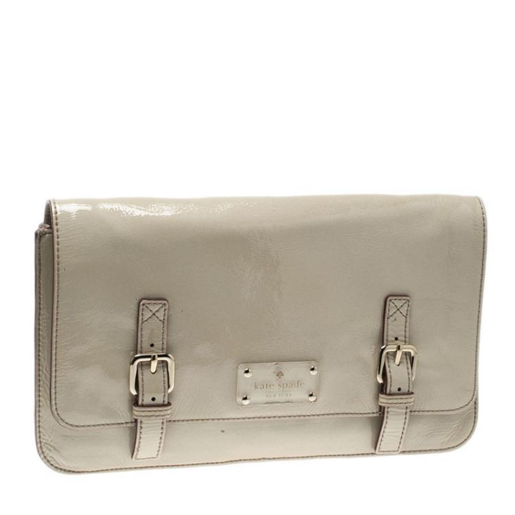 مملوكة مسبقًا Kate Spade Off White Patent Leather Flicker Ellie Clutch