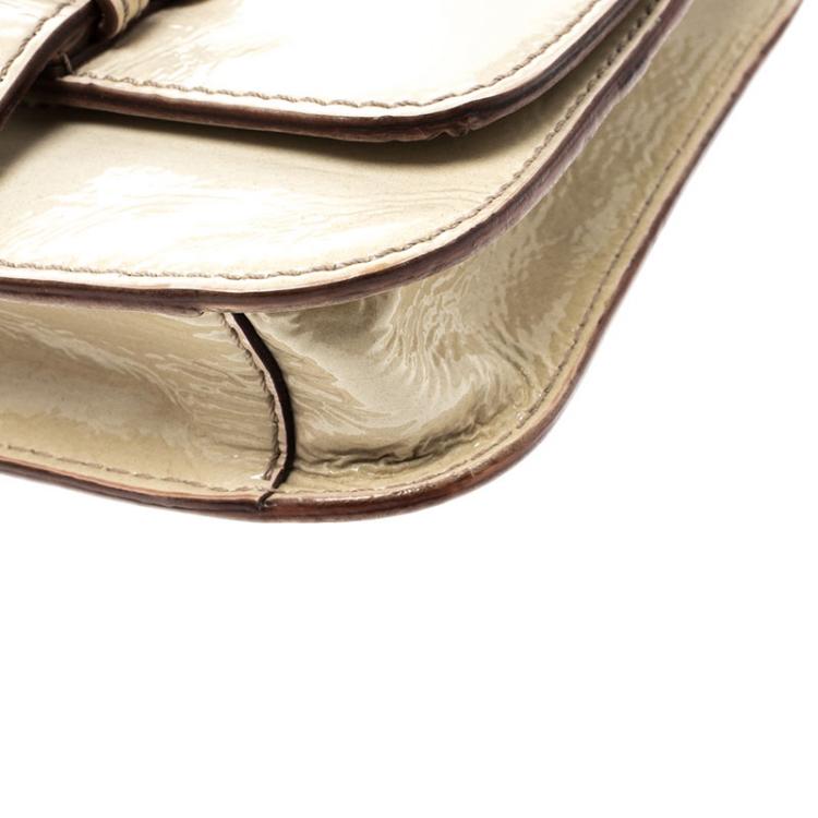 مملوكة مسبقًا Kate Spade Off White Patent Leather Flicker Ellie Clutch