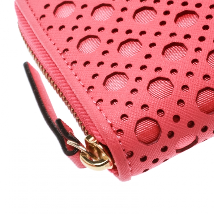مملوكة مسبقًا Kate Spade Pink Perforated Leather Newburry Lane Caning Zip Around Wallet