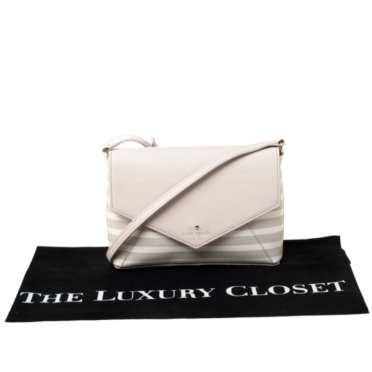 مملوكة مسبقًا Kate Spade Beige/White Leather Cedar Street Crossbody Bag