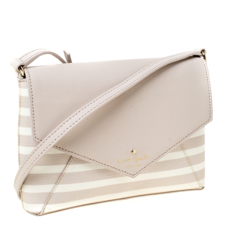 مملوكة مسبقًا Kate Spade Beige/White Leather Cedar Street Crossbody Bag