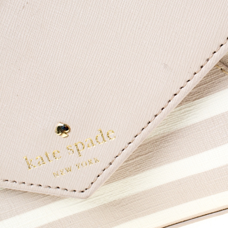 مملوكة مسبقًا Kate Spade Beige/White Leather Cedar Street Crossbody Bag