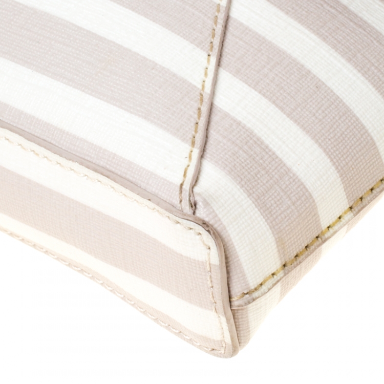 مملوكة مسبقًا Kate Spade Beige/White Leather Cedar Street Crossbody Bag