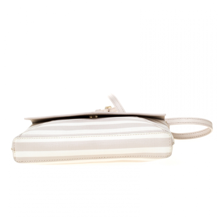 مملوكة مسبقًا Kate Spade Beige/White Leather Cedar Street Crossbody Bag