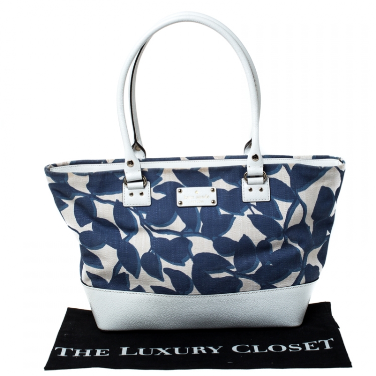 مملوكة مسبقًا Kate Spade White/Blue Canvas and Leather Wellesley Hyacinth Leaves Harmony Tote