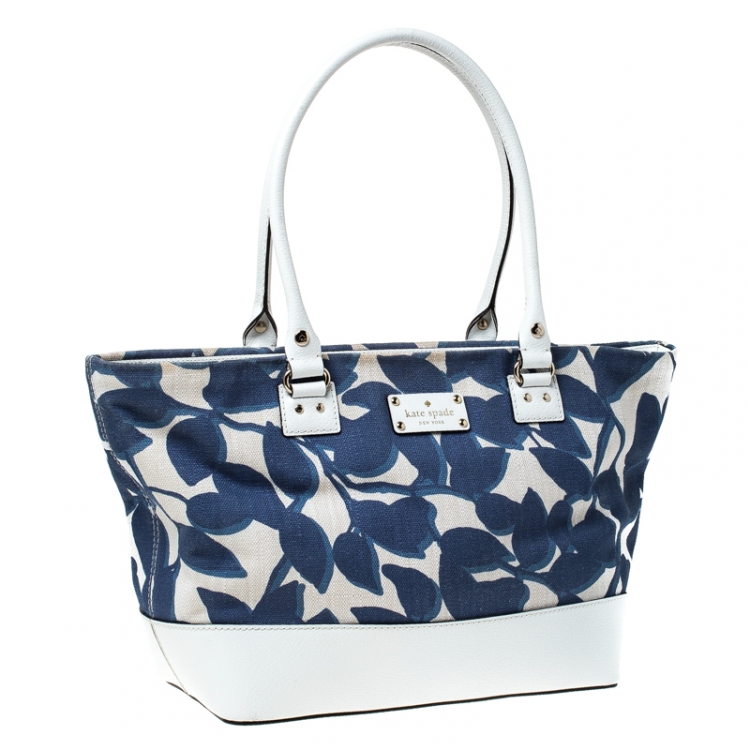 مملوكة مسبقًا Kate Spade White/Blue Canvas and Leather Wellesley Hyacinth Leaves Harmony Tote