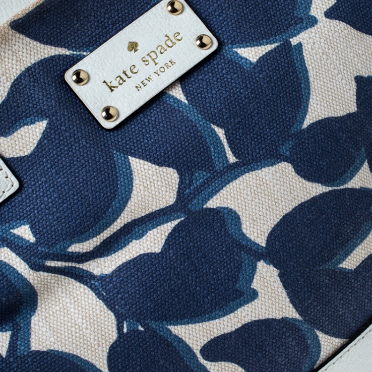 مملوكة مسبقًا Kate Spade White/Blue Canvas and Leather Wellesley Hyacinth Leaves Harmony Tote