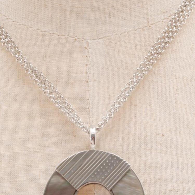 مملوكة مسبقًا KENZO MOP Silver Necklace