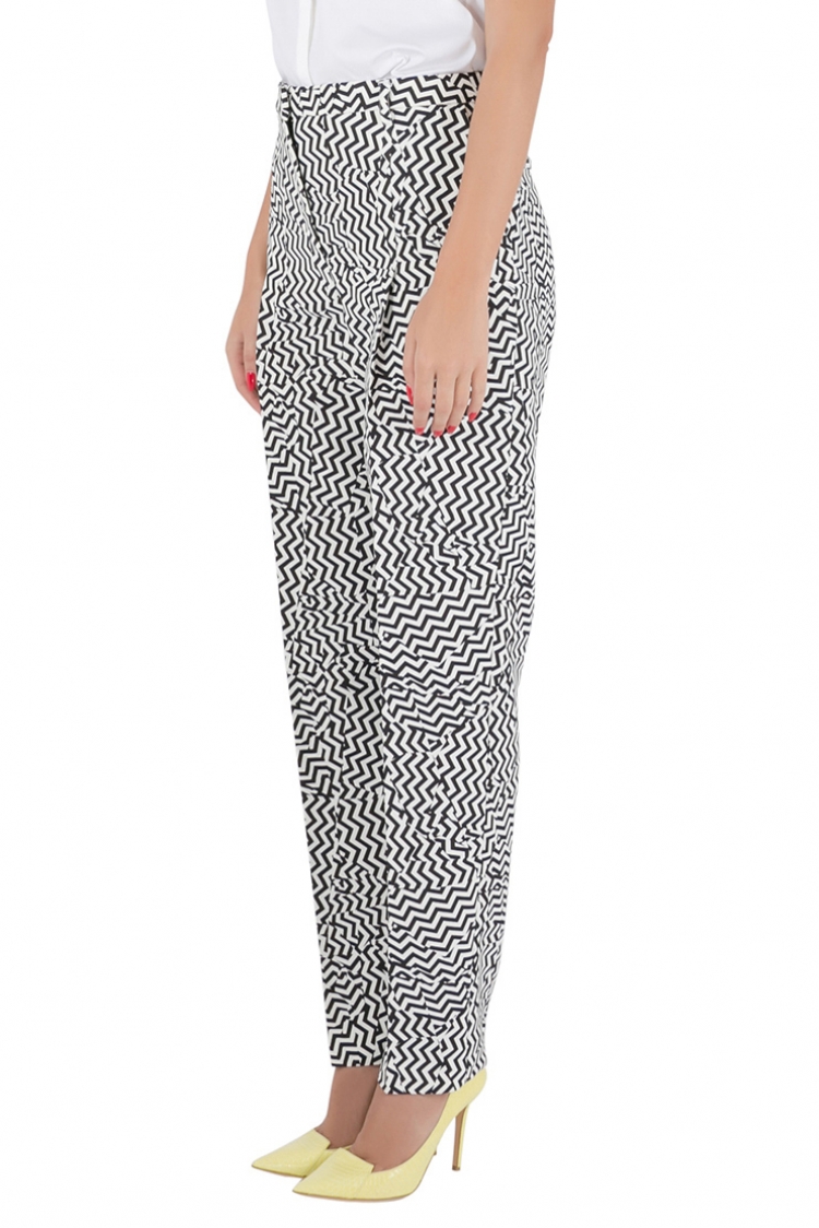 Pre Owned Kenzo Monochrome Chevron Print Crepe Tapered Trousers M